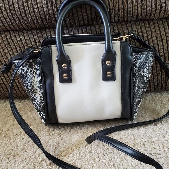 Avon Handbags - *Sale* AVON Signature Collection black & cream bag